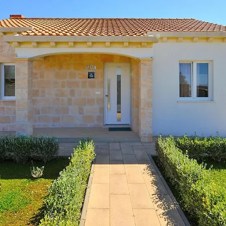 Nyaraló Beautiful In With Outdoor Swimming Pool, Wifi And 2 Bedrooms Čilipi