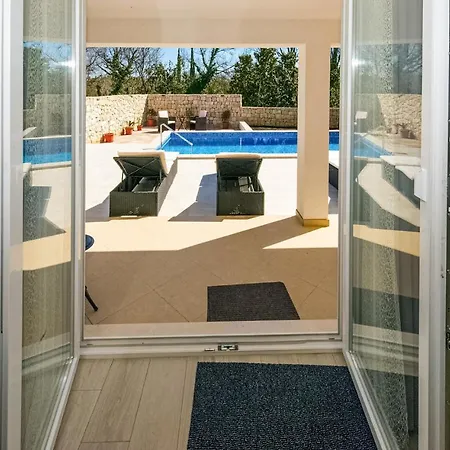 Beautiful In With Outdoor Swimming Pool, Wifi And 2 Bedrooms 別荘 *