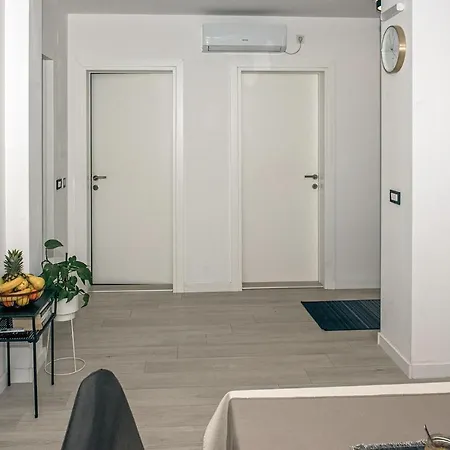 Beautiful In With Outdoor Swimming Pool, Wifi And 2 Bedrooms * Čilipi