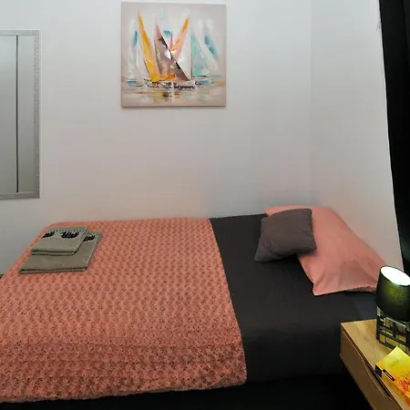 Beautiful In With Outdoor Swimming Pool, Wifi And 2 Bedrooms 別荘 Čilipi